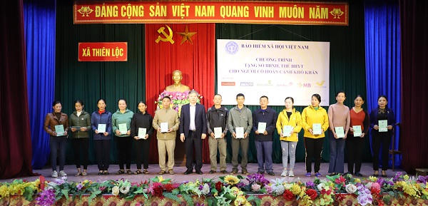 BHXH Việt Nam mang Tết ấm đến với người có hoàn cảnh khó khăn tại Hà Tĩnh