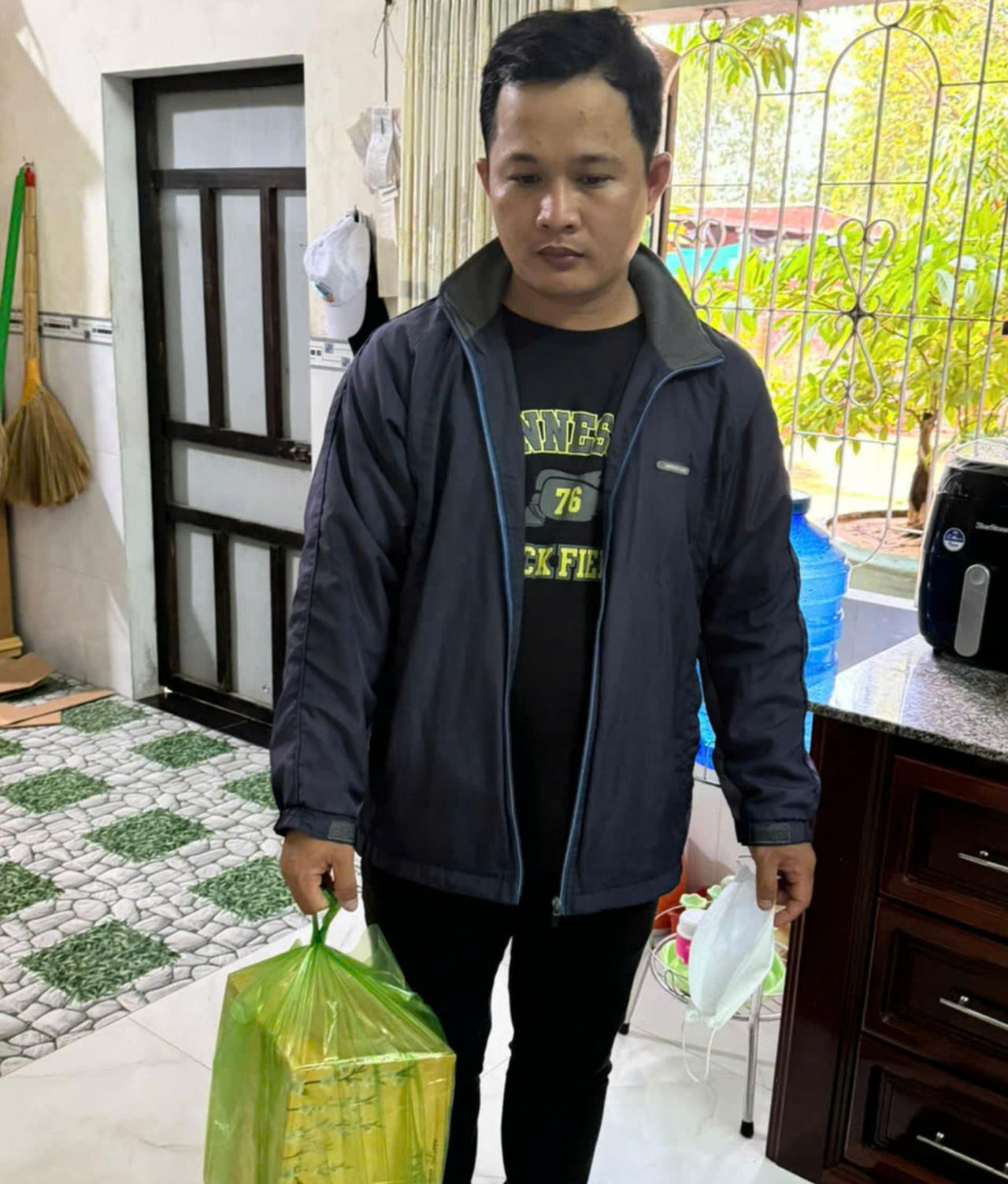 Công an quận Bình Thạnh khởi tố, tạm giam Trưởng phòng một công ty hóa chất bán 2,55 tấn Xyanua ra thị trường