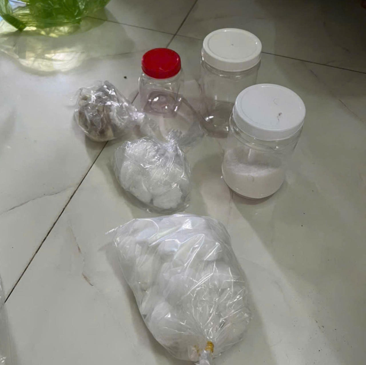 Công an quận Bình Thạnh khởi tố, tạm giam Trưởng phòng một công ty hóa chất bán 2,55 tấn Xyanua ra thị trường