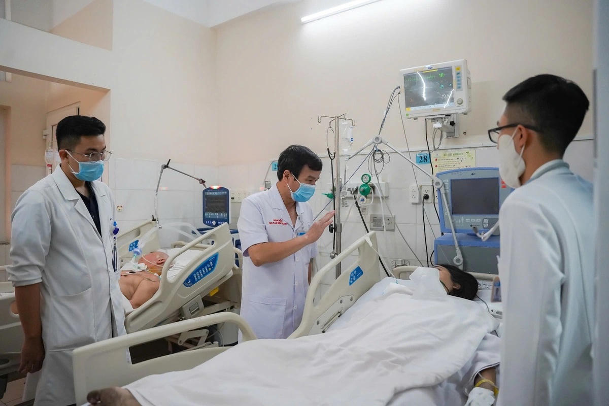 Cháy nhà trọ, 16 người thương vong 