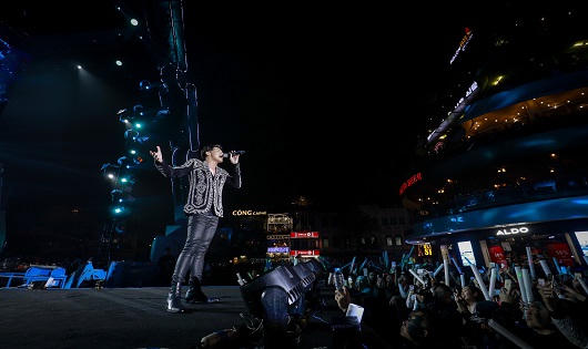 Dàn ca sĩ nổi tiếng hòa ca cùng fan trong đại nhạc hội kết nối công nghệ đỉnh cao