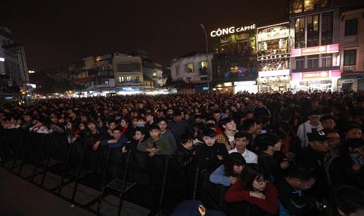 Dàn ca sĩ nổi tiếng hòa ca cùng fan trong đại nhạc hội kết nối công nghệ đỉnh cao