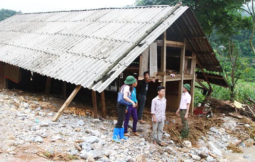 Ấm tình người sau cơn lũ