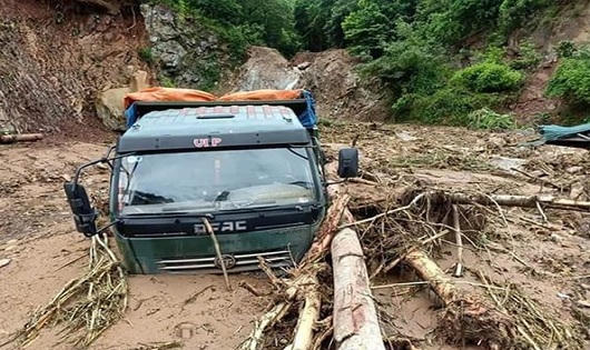 Những ngày mưa lũ lịch sử, kết nối thông tin với Mường Lát bằng cách nào?