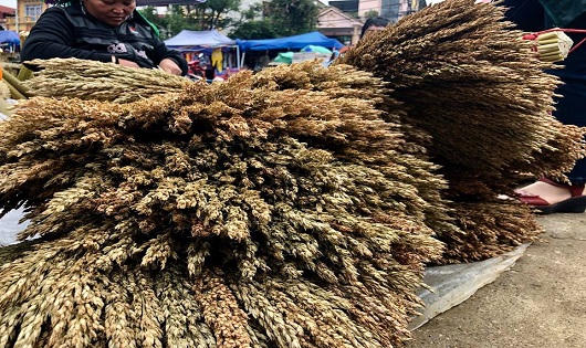 Màu sắc chợ phiên