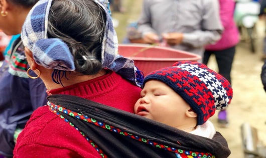 Màu sắc chợ phiên