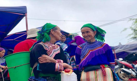 Màu sắc chợ phiên