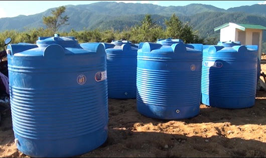 Trao tặng 5 bồn nước Tân Á Đại Thành cho Điểm trường mầm non La Ú Cò 