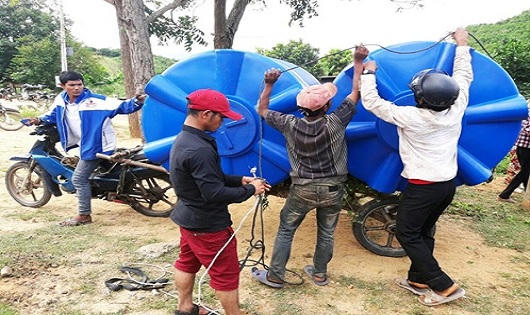  650 bồn nước được trao tặng cho người dân Ninh Thuận