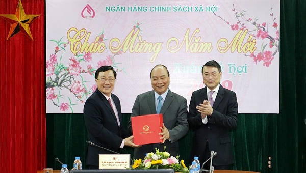 Thăm “kênh vốn của người nghèo” đầu năm mới, Thủ tướng nhắn nhủ: “Đầu tư cho con người là quan trọng nhất”
