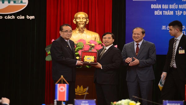 Phái đoàn cấp cao của Triều Tiên thăm tổ hợp nghiên cứu, sản xuất thiết bị dân sự của Viettel