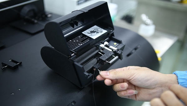 Việt Nam là nước đầu tiên ở Đông Nam Á sản xuất được sợi quang