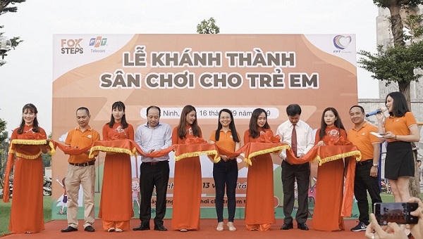 63 sân chơi cho trẻ em được trao tặng từ chiến dịch FoxSteps FPT