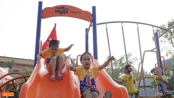 63 sân chơi cho trẻ em được trao tặng từ chiến dịch FoxSteps FPT