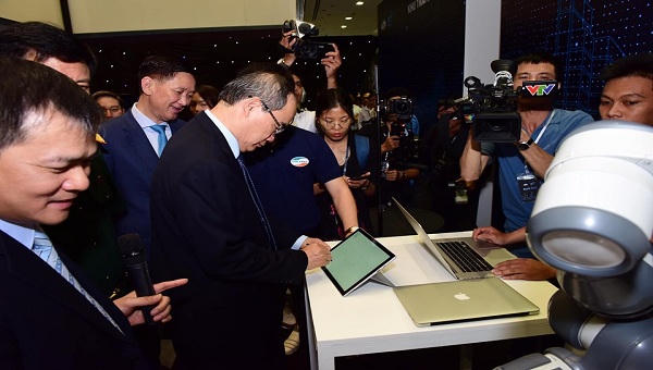 Phát sóng 5G tại TP.HCM, Viettel “biểu diễn” nhiều ứng dụng trên nền 5G