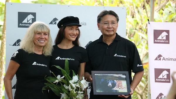 Diễn viên Mỹ gốc Việt Maggie Q đặt tên cho một chú gấu