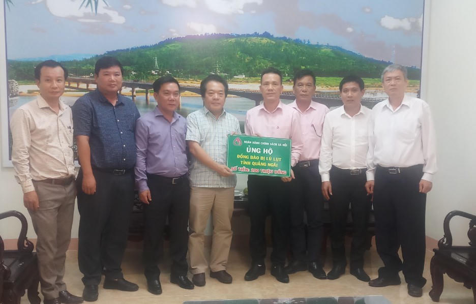 Ngân hàng Chính sách xã hội hỗ trợ đồng bào bị thiệt hại do bão số 6 tại Quảng Ngãi