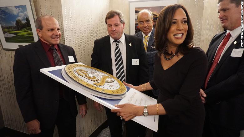 Con đường bà Kamala Harris làm nên lịch sử