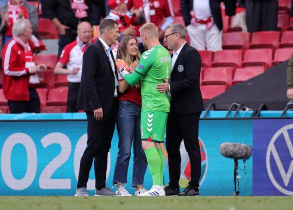 Đang đá, tiền vệ Christian Eriksen bất tỉnh ngay trên sân, trận Đan Mạch - Phần Lan phải tạm hoãn