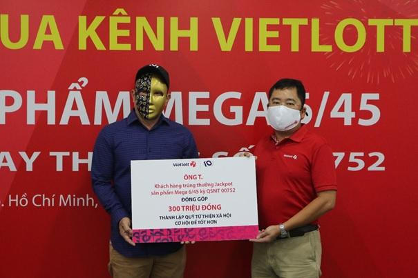 Thuê bao MobiFone trúng Jackpot qua kênh Vietlott SMS nhận giải trị giá gần 30 tỷ đồng