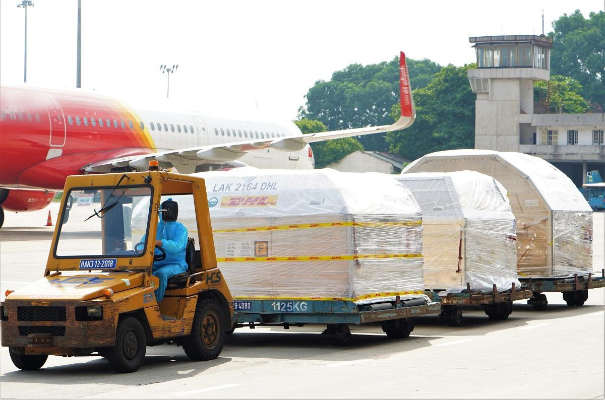 DHL Express kể chuyện hỗ trợ vận chuyển lô vaccine Pfizer về Việt Nam