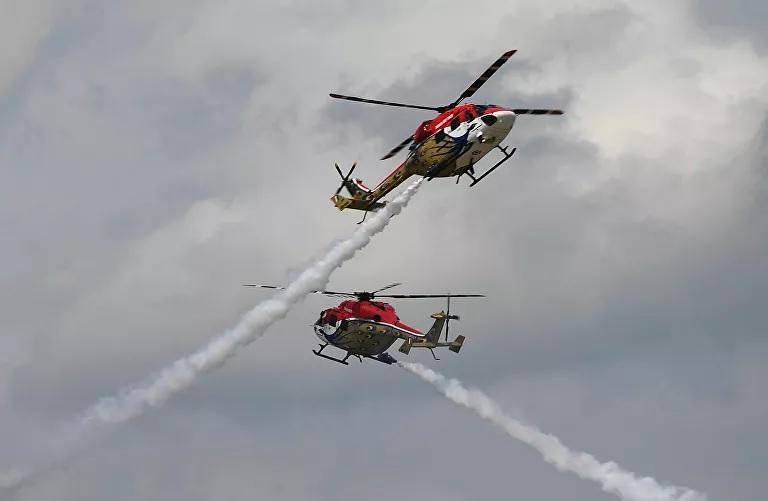 Trực thăng Ấn Độ lần đầu trình diễn nhào lộn ở Nga