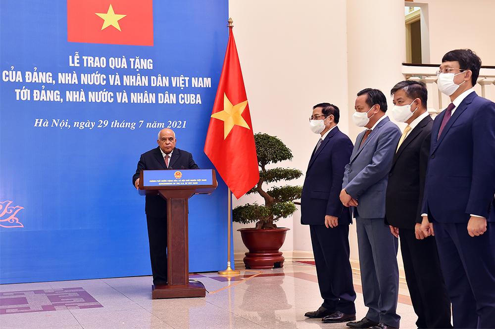 Thủ tướng Phạm Minh Chính tiếp Đại sứ Cuba, thúc đẩy hợp tác vaccine