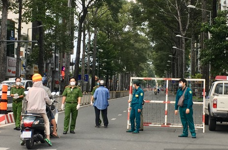 TPHCM đẩy nhanh tiến độ tiêm chủng vaccine COVID-19, hạn chế số ca tử vong