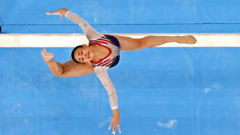 Hơn cả ngôi vô địch, huy chương vàng của Sunisa Lee truyền cảm hứng cho cộng đồng người Hmong ở Mỹ