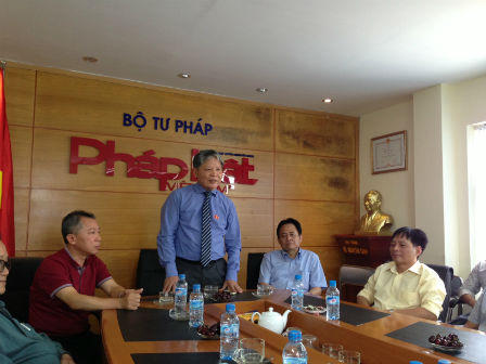 Bộ trưởng Bộ Tư pháp Hà Hùng Cường chúc mừng Báo Pháp luật Việt Nam