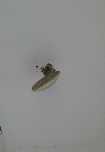 Cảnh nhếch nhác, nham nhở của Tòa nhà CTM 299 Cầu Giấy