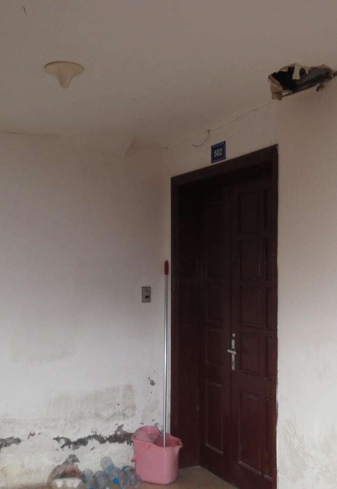 Cảnh nhếch nhác, nham nhở của Tòa nhà CTM 299 Cầu Giấy