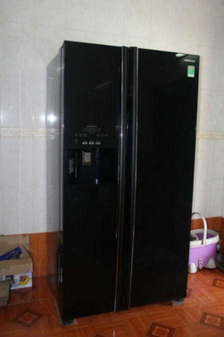 Cả hai chiếc tủ lạnh HITACHI bị rò điện, Siêu thi Trần Anh bị khách đòi lại tiền