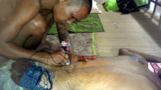 Phạm nhân vô tư “lướt” facebook trong tù, khoe ảnh 'đại bàng', thuốc phiện