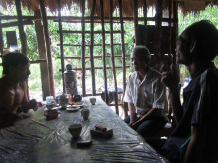 Cả làng ráo riết truy tìm “hung thủ giết người” ở miền sơn cước Khánh Vĩnh