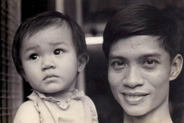 Từ lời tuyên bố đầu hàng đến giây phút “Nối vòng tay lớn”