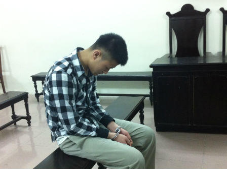 Bắt cóc nữ tiếp viên karaoke để hiếp dâm và cướp tài sản