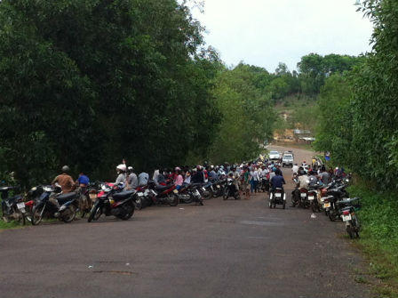 Xuất hiện “vòi rồng” tại vùng đất khô cằn, nhiều người tìm tới uống “nước hiếm”