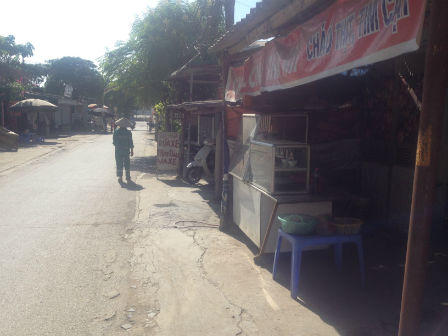 Nghi vợ ngoại tình, nam thanh niên vác dao đâm chết tình địch