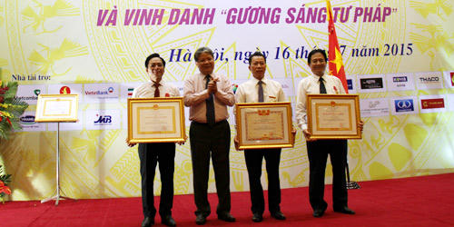 Báo Pháp luật Việt Nam đón nhận Huân chương Lao động hạng Nhất