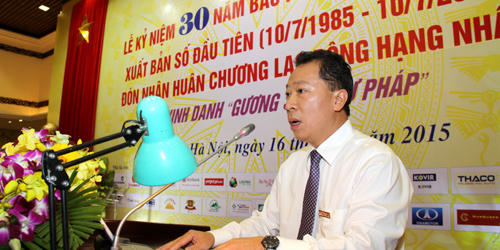 Báo Pháp luật Việt Nam đón nhận Huân chương Lao động hạng Nhất