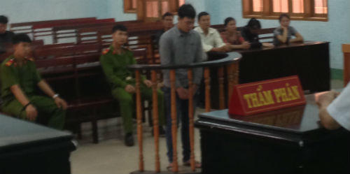 Gã trai lọc lõi “tình trường” hiếp dâm bé hàng xóm đáng tuổi con mình