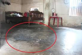 Bị làm phiền khi nhậu, chồng tưới xăng đốt sống vợ con