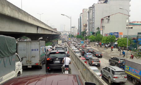 Hà Nội: Ùn tắc kinh hoàng giờ cao điểm sáng