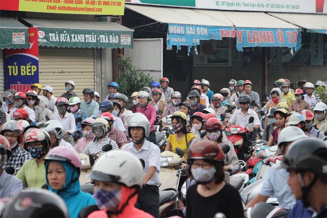 Hà Nội: Ùn tắc kinh hoàng giờ cao điểm sáng