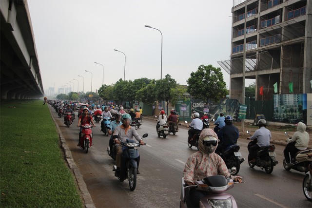 Hà Nội: Ùn tắc kinh hoàng giờ cao điểm sáng