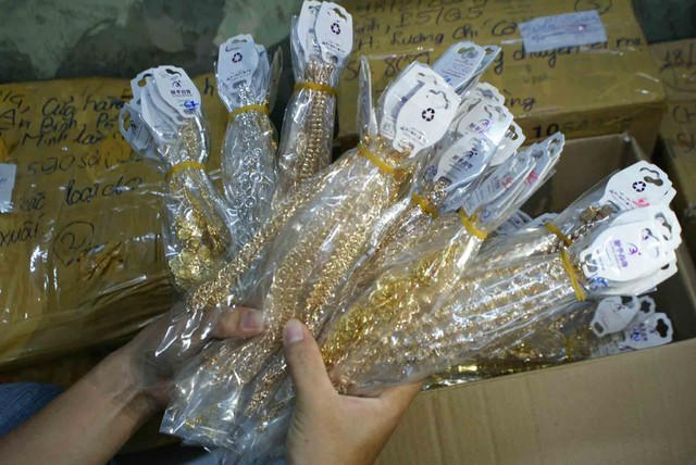 Thu hồi trang sức Trung Quốc chứa chất độc hại trên thị trường
