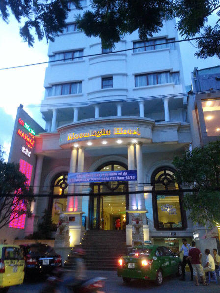 "Ổ nhền nhện" giữa lòng thành phố