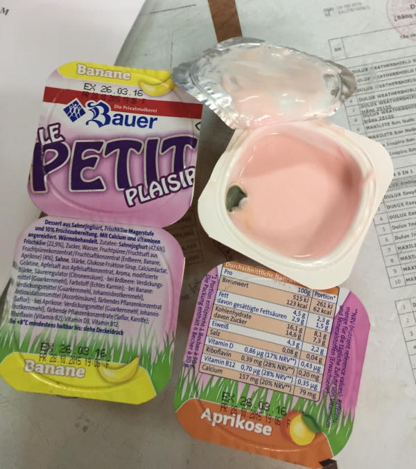 Sữa chua Le Petit Plaisir Đức do công ty Nhất Lâm phân phối bị mốc?