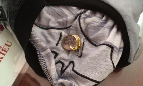 Khó thở vì mặc áo gắn chíp Trung Quốc: Bình thường!